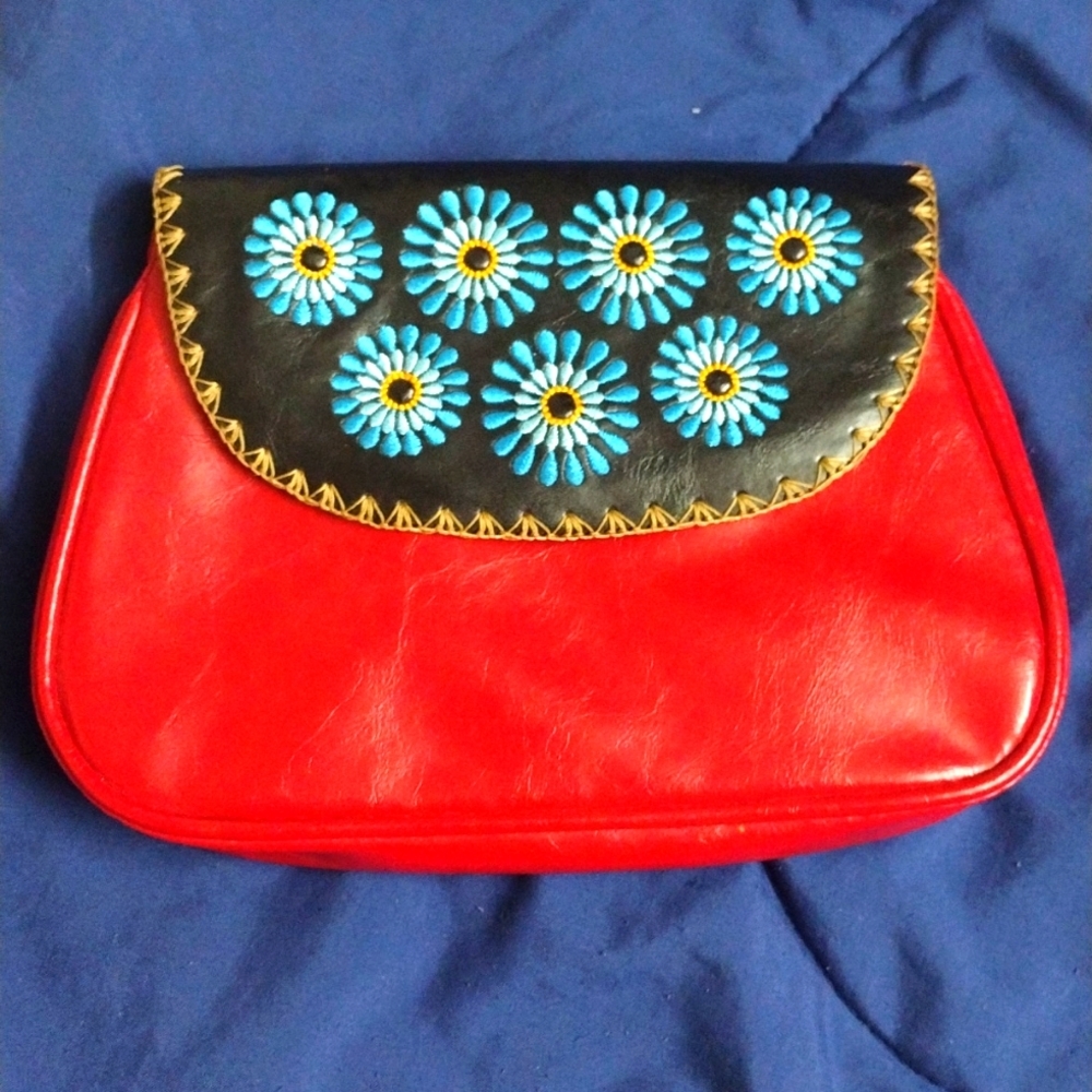 Lavishly embroidery clutch